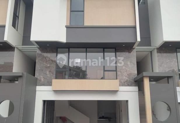 Rumah Mewah 3 Lantai Desain Modern Di Setra Duta Bandung Utara