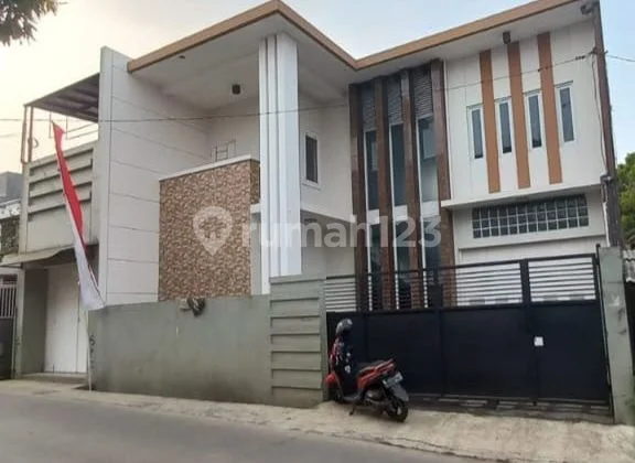 Rumah 2 Lantai Pinggir Jalan Hidup Semi Furnished Cigugur Ciwaruga Dekat Gerlong Hanya 1,5 M Nego