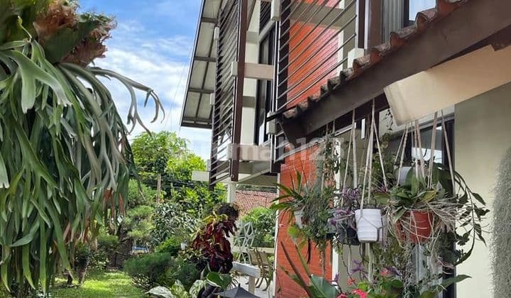 Rumah Model Klasik Yang Nyaman Dan Luas Posisi Hook Di Gegerkalong Dekat Upi Bandung utara