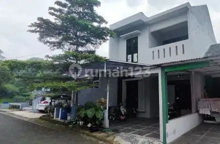 Rumah Dua Lantai Di Komplek Lembah Hijau Cihanjuang Parongpong Bandung Barat