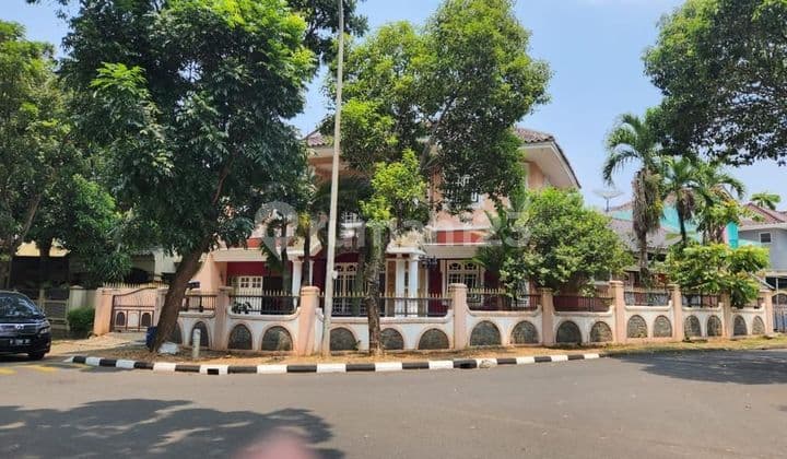 Hoek's Large House in Puspita Loka BSD Near the City Park