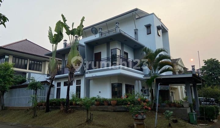 Rumah Besar Ada Kolam Renang Lingkungan Nyaman di Giri Loka BSD