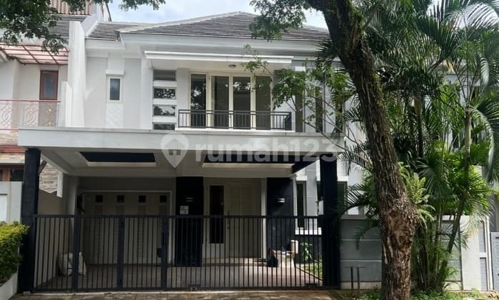 Rumah Boulevard Delatinos Bsd Berpagar Strategis Dekat Tol