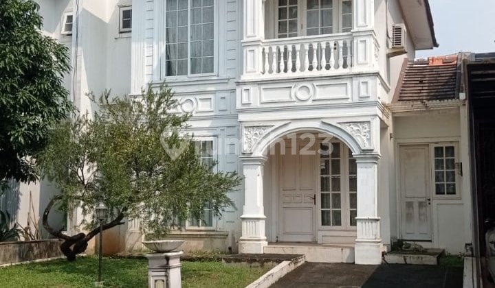 Rumah Modern Lokasi Nyaman Tanaman Rimbun di Victoria Park BSD