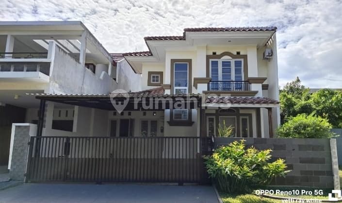 Neat House. Strategic Location Opposite the Park at Puspita Loka BSD (yt)