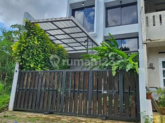 RUMAH MODERN 3.5 LANTAI DALAM CLUSTER DEKAT TOL BRIGIF