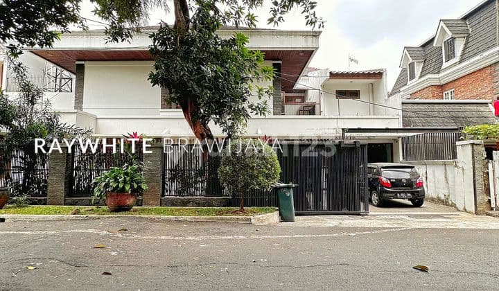 Dukuh Patra Kuningan Rumah Lama Dalam Kompleks Tenang