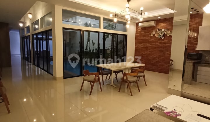 Rumah daerah Menteng Furnished Bagus