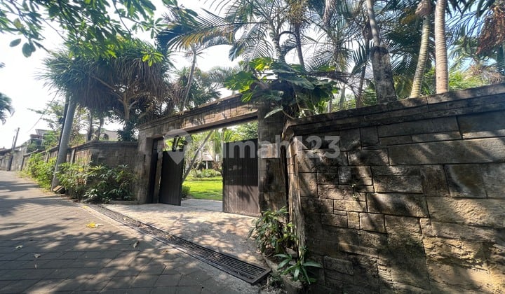 Tropical Villa With Ricefield View Berawa Canggu