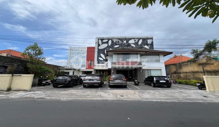 28 Room Guesthouse in Padangsambian