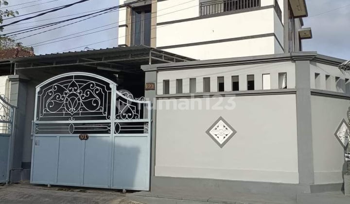 Rumah 2 Lantai di Karang Sari