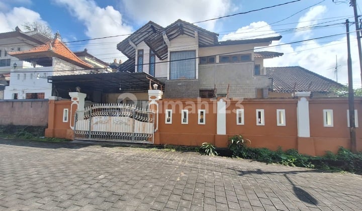 Rumah Dekat Living World
