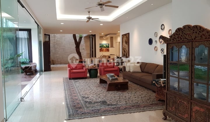 Di jual cepat rumah mewah di kemang