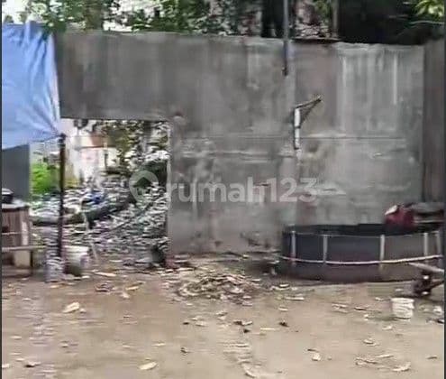 Land for rent in Pangeran Jayakarta.