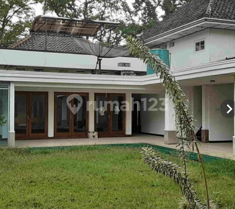 Rumah bisa untuk kantor di Dekat Boromeus Dago Bandung kota halaman luas