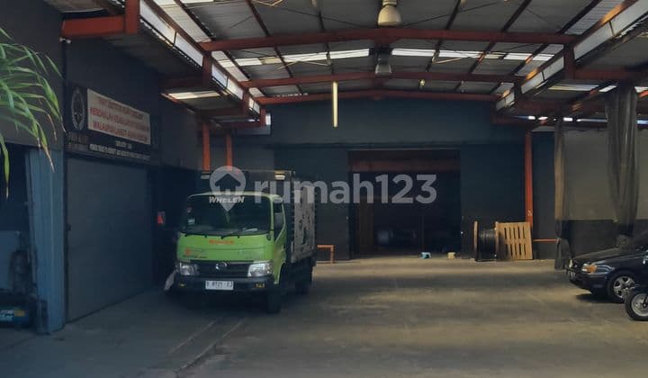 Ruang Usaha Jl Soekarno hatta Lebar 25 mtr, parkir luas Jual harga NJOP
