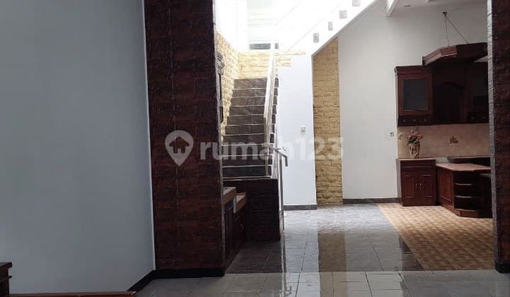 Rumah siap huni Kota Baru Parahyangan Wangsakerta 2 lantai One gate