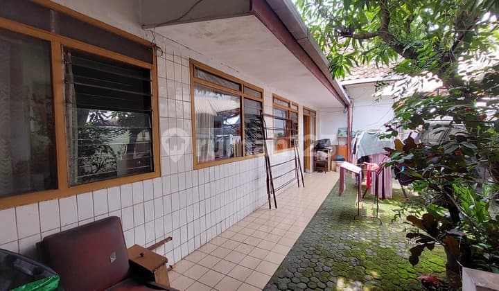 Rumah SHM cocok untuk Cafe resto Sayap Riau Dekat sekolah Universitas ITB Citarum , Bandung Wetan