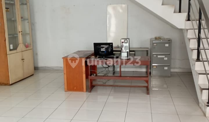 Rumah Siap Pakai Dekat Jalan Tol di Kawasan Perumahan Eksklusif Semarang