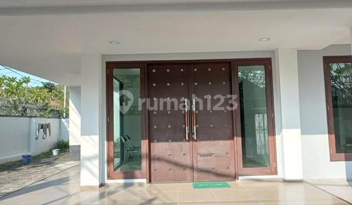 Rumah Mewah Bergaya Minimalis Modern di Tengah Kota Semarang