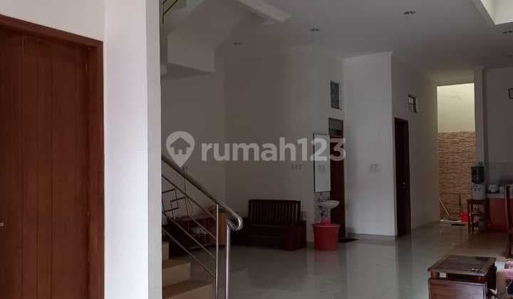 Rumah Cantik 2,5 Lantai Siap Huni Di Tengah Kota Semarang