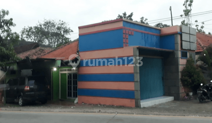 Rumah Lokasi Strategis di Pinggir Jalan Raya Dekat Dengan Alun Alun Patebon Kendal Rumah Lokasi Strategis di Pinggir Jalan Raya Dekat Dengan Alun Alun Patebon Kendal