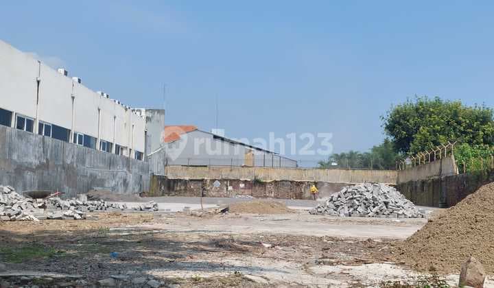 Tanah Kotak Dan Rata Siap Bangun Lokasi Di Pinggir Jalan Raya Peterongan Semarang