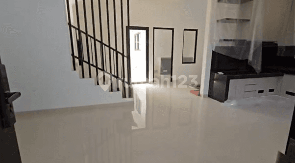 Rumah Mewah 2 Lantai Hook Di Perumahan Elit The Miles BSB