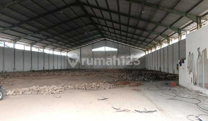 Gudang Loading Dock Berukuran Besar Bebas Banjir di Kic Gatsu Semarang