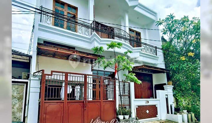 Minimalist House, Quiet and Comfortable Location, Art Area, Duren Sawit, East Jakarta.
