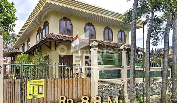 RUMAH MEWAH DAN LUAS LOKASI STRATEGIS INTERCON TAMAN KEBON JERUK JAKARTA BARAT