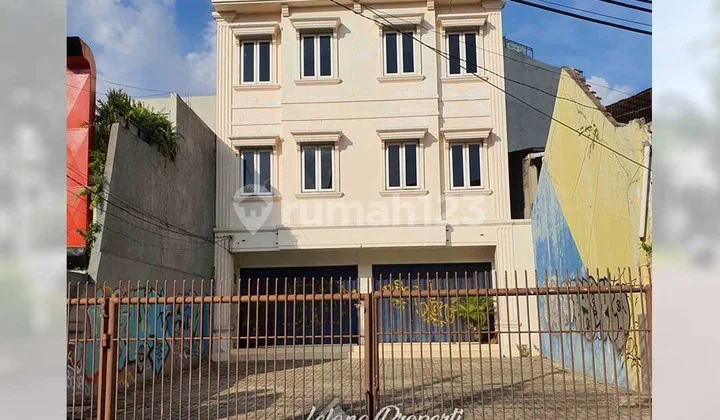 JOINED SHOPHOUSE IN PREMIUM STRATEGIC LOCATION ON KYAI MAJA MAIN ROAD SOUTH JAKARTA