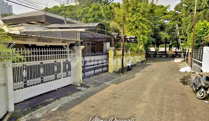 Old House Premium Location Corner Brawijaya Park Kebayoran South Jakarta