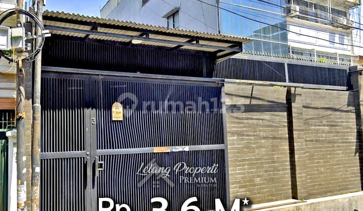 Inhabitable Old House Strategically Located on Pekapuran Raya, Tambora, West Jakarta