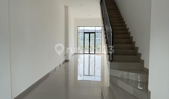 Disewakan Rukan Osaka Dua Sisi Seberang Gereja Lady Akita