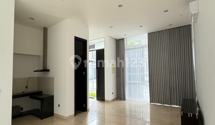 Disewakan Rumah Golf Island 200 M2 Semi Furnished View Golf !