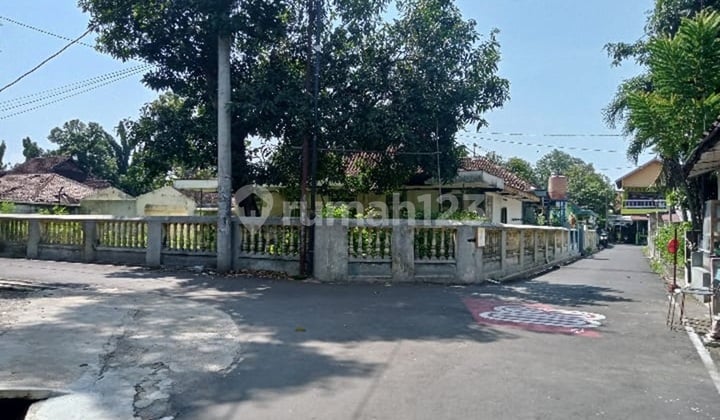 Rumah dan Bangunan Hook Dekat Dari Jalan Raya Utama Colomadu Rumah dan Bangunan Hook Dekat Dari Jalan Raya Utama Colomadu