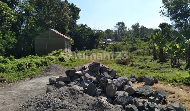 Cheap Land with Freehold Title, Great for Investment Near Karanganyar City Center