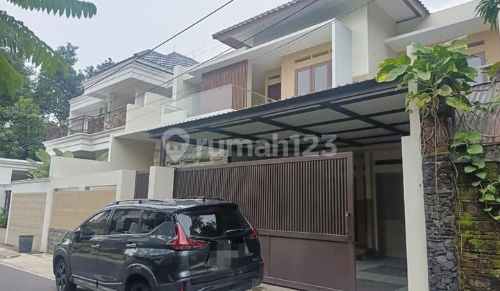 Rumah Desain Mewah 2 Lantai Lokasi Ciamik Dekat Fave Hotel Solo