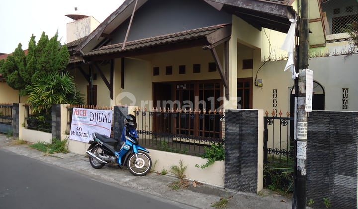 Rumah Lingkungan Nyaman di Perumahan Dosen Uns Baturan Colomadu