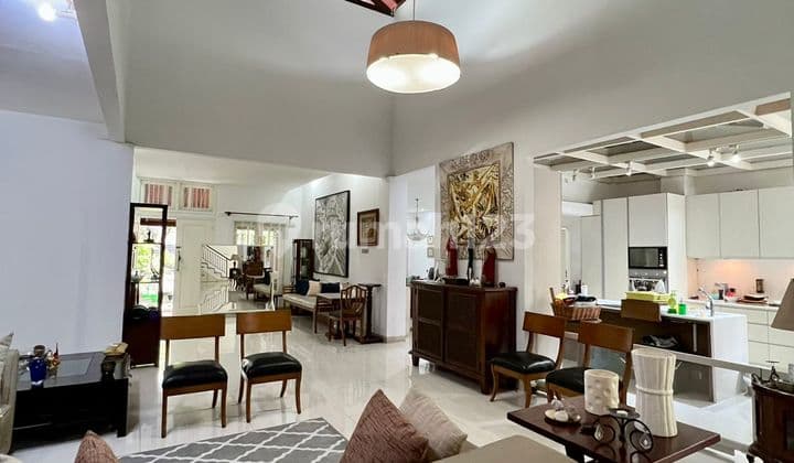 Rumah 2 Lantai Bagus SHM di Jl. Tulodong, Jakarta Selatan