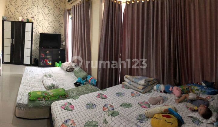 Rumah di Daerah Cengkareng, Hadap Timur, Lokasi Strategis, Kondisi Siap Huni