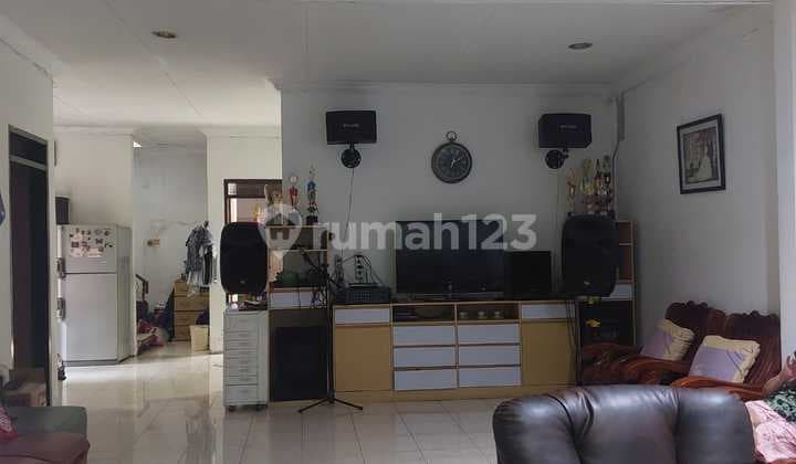 Rumah di Komplek Listrik Kemayoran, Lokasi Strategis, Harga Masih Bisa Nego
