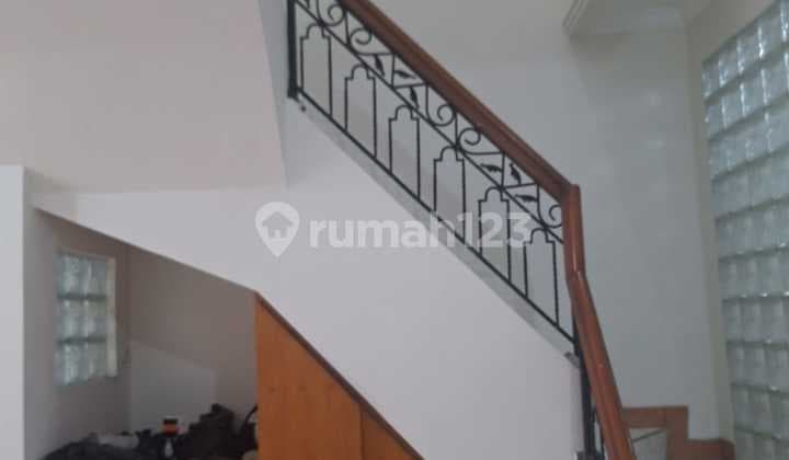 Rumah di Taman Surya 5, Hadap Timur dan Taman, Kondisi Bagus, Bersih, Terawat dan Siap Huni, Harga bisa Nego