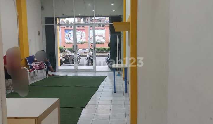 Shop House in Daan Mogot, Affordable Price, Strategic Location, Building Ready to Occupy and Well-Maintained.