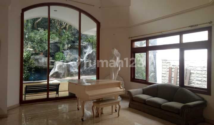 Rumah Luxury Super Mewah Dalam Komplek Elit di Setraduta