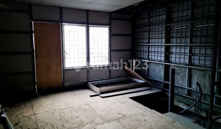 House + Land Suitable for Warehouse in Cibolerang