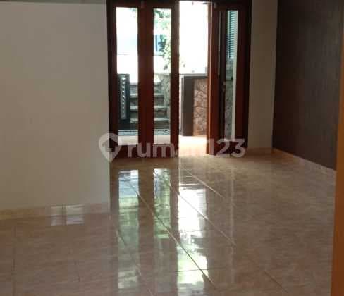 Rumah Strategis Aman Dan Nyaman di Royal View, Ciwaruga