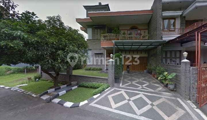 Rumah Cakep Banget Dalam Komplek di Taman Millenium