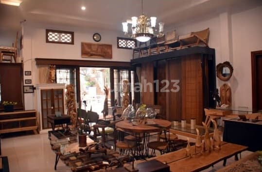 Ruko Konsep Rustic Cocok Untuk Cafe di Sulanjana, Sayap Dago